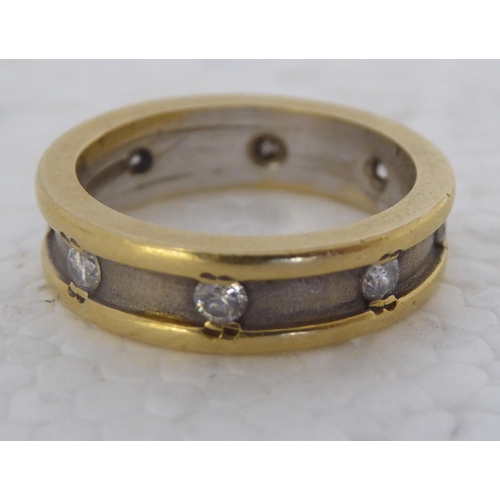 434 - An 18ct gold bi-coloured ring, set with eight round cut diamonds 