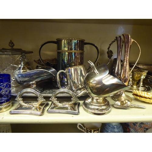 72 - Silver plate: to include a pair of shallow pierced pedestal dishes  6.5