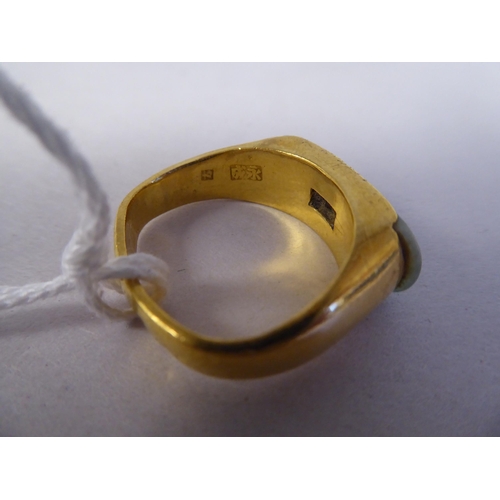 8 - A Chinese high grade gold ring, set with a jade tablet 