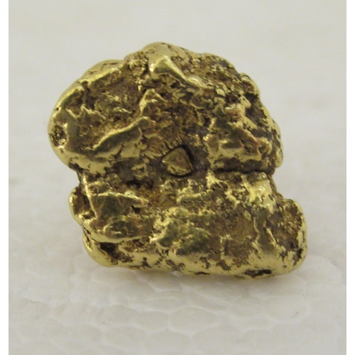 97 - A gold nugget pin brooch