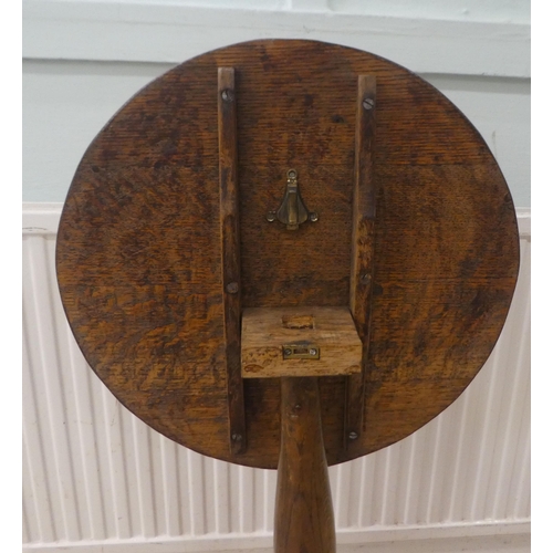 19 - An early 20thC light oak pedestal table, raised on a splayed tripod base  28