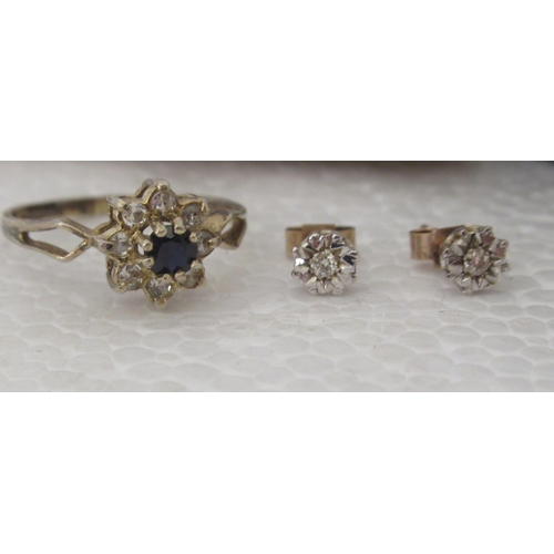 323 - Items of personal ornament, viz. a 9ct gold dress ring; a pair of stud earrings; another ring; and a... 