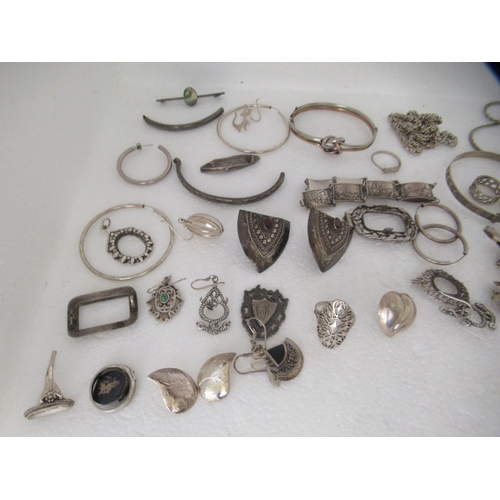 324 - Silver coloured metal jewellery: to include rings, medallions and bangles 