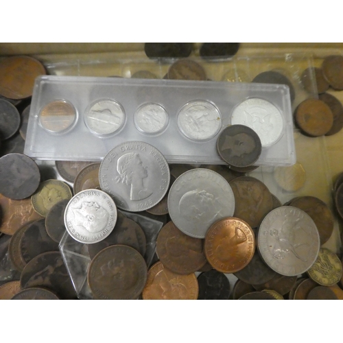 56 - An uncollated collection of 19thC and 20thC British coins, mainly pennies, halfpennies and farthings... 