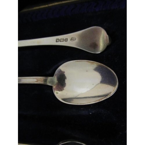 31 - A set of six Edwardian silver engraved, rattail pattern teaspoons; and a pair of sugar tongs  Sheffi... 