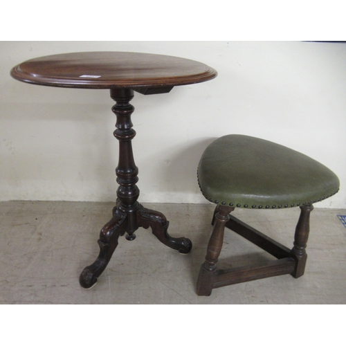 103 - A modern Victorian mahogany pedestal table, over a turned column, raised on a carved, cabriole tripo... 