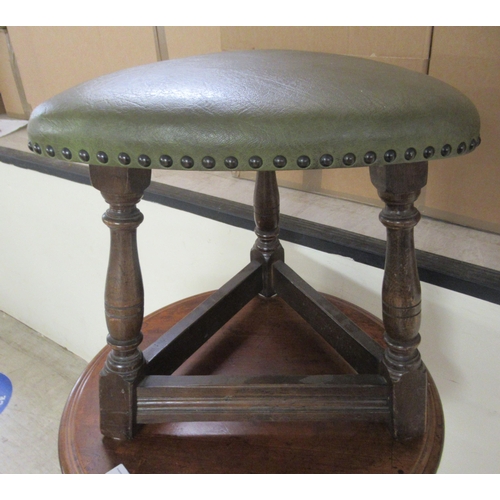 103 - A modern Victorian mahogany pedestal table, over a turned column, raised on a carved, cabriole tripo... 