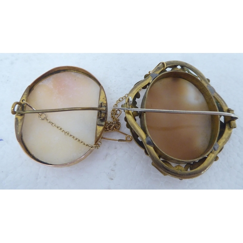 105 - Two gold coloured metal cameo brooches&nbsp;