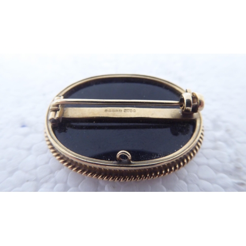 109 - A 9ct gold framed cameo, depicting a galloping horse&nbsp;