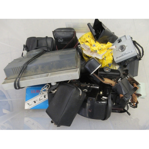 138 - Photographic equipment and accessories: to include a Halina Instant Load camera