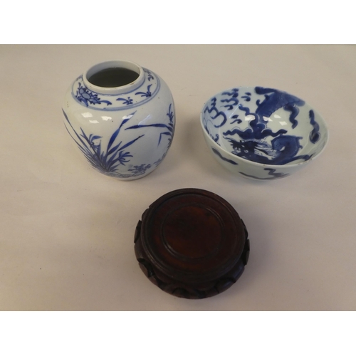 119 - Nine items of 20thC Chinese porcelain: to include a bowl, decorated in blue and white with a footed ... 