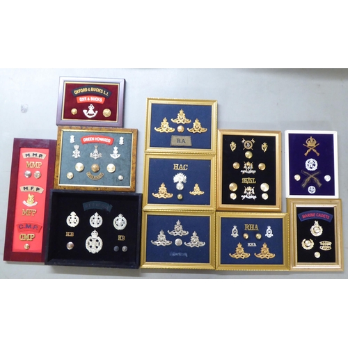 122 - Miscellaneous British regimental badges, uniform titles and associated insignia, some copies, all fr... 