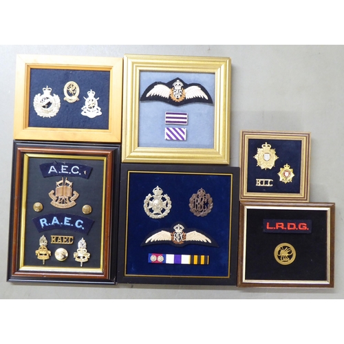 122 - Miscellaneous British regimental badges, uniform titles and associated insignia, some copies, all fr... 