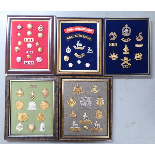 123 - Miscellaneous British regimental badges, uniform titles and associated insignia, some copies, all fr... 