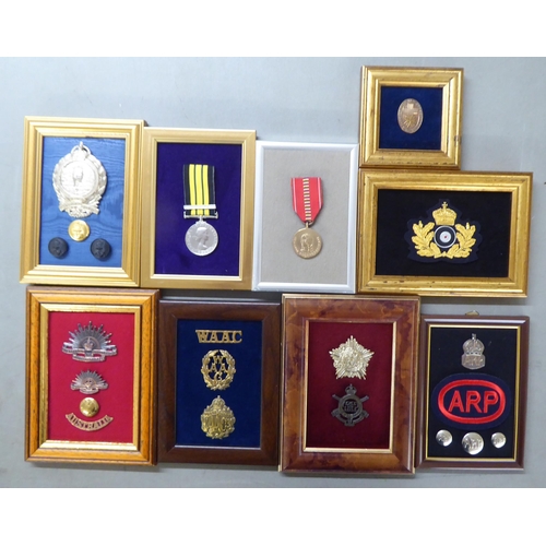 127 - Miscellaneous British regimental badges, uniform titles and associated insignia, some copies, all fr... 