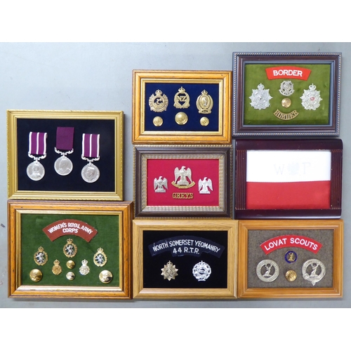 127 - Miscellaneous British regimental badges, uniform titles and associated insignia, some copies, all fr... 