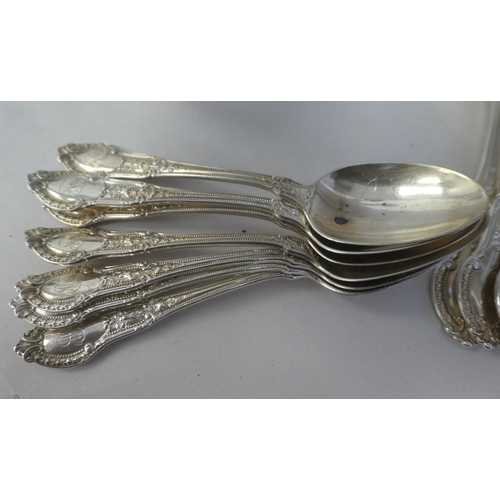 169 - Sterling silver cutlery and flatware, on decoratively cast bell flowers and scrolled handles, viz. t... 