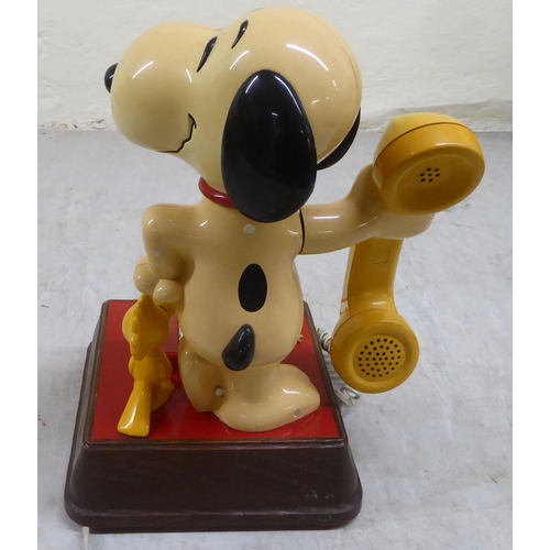 236 - A novelty plastic landline telephone 'Snoopy'  12