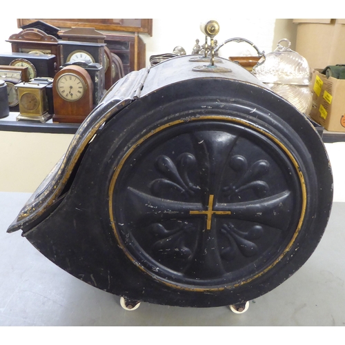 247 - A late Victorian Tollware coal scuttle  16