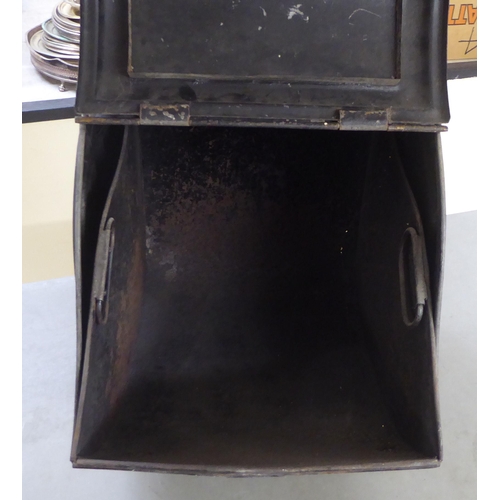 247 - A late Victorian Tollware coal scuttle  16