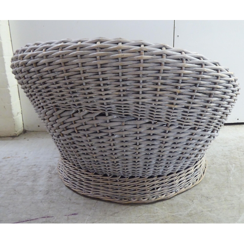 251 - A wicker dog basket  32