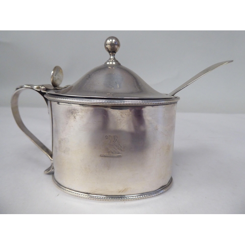 26 - An early 19thC silver oval, bead bordered mustard pot with a hinged, domed lid, thumbpiece, finial a... 