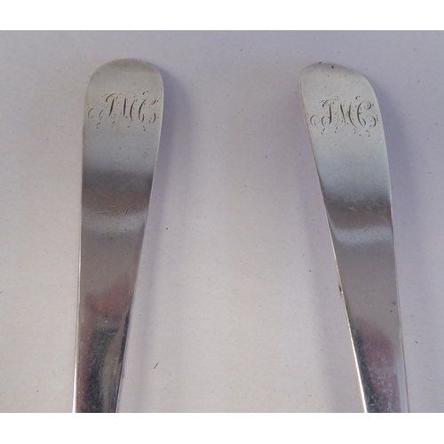 80 - A pair of Irish George III silver Old English pattern tablespoons  possibly Thomas Townsend&nbs... 