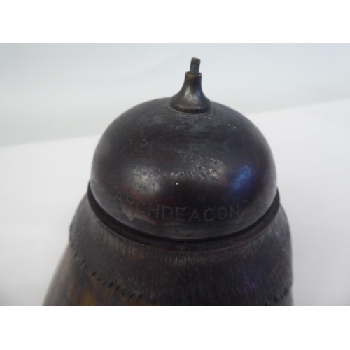 93 - An early 20thC desktop reception bell, fashioned from a horses hoof and overlaid in bronze finished ... 