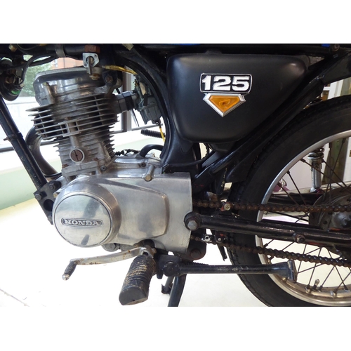 60 - A 1977 Honda CG 125 motorcycle, Historic Vehicle, 124cc petrol engine with blue livery (Vin CG125103... 