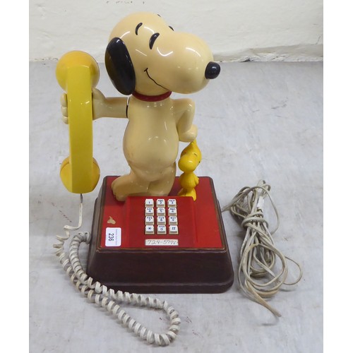 236 - A novelty plastic landline telephone 'Snoopy'  12