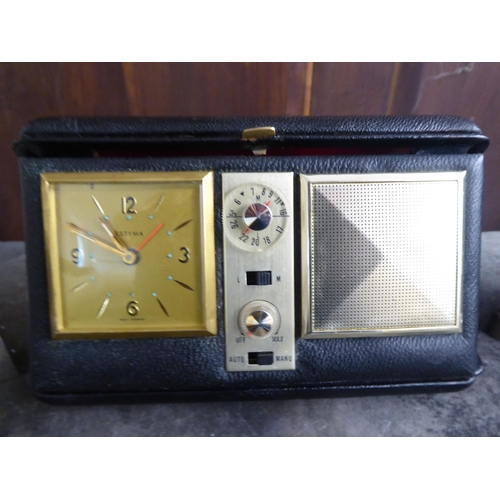 274 - Collectables: to include a set of Edwardian brass postal balance scales with weights; and a vintage ... 