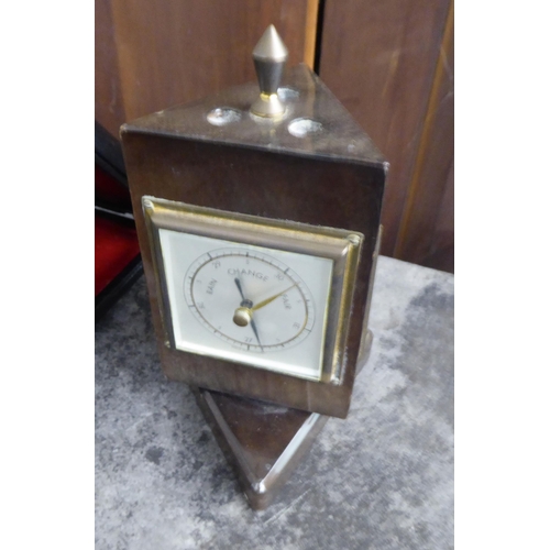 274 - Collectables: to include a set of Edwardian brass postal balance scales with weights; and a vintage ... 