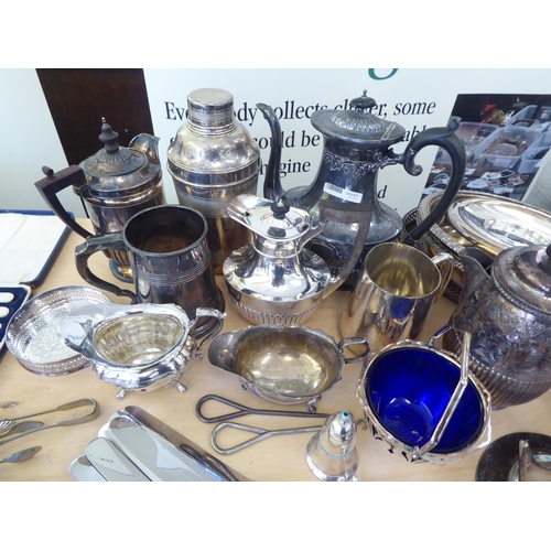 289 - Silver plate: to include an entrée dish and cover with opposing handles 