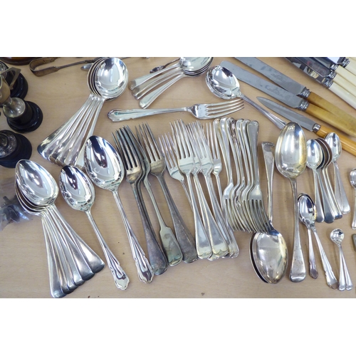 289 - Silver plate: to include an entrée dish and cover with opposing handles 