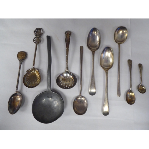 137 - Decorative and domestic metalware: to include a 1925 British Empire Exhibition brass Lipton's Tea ca... 