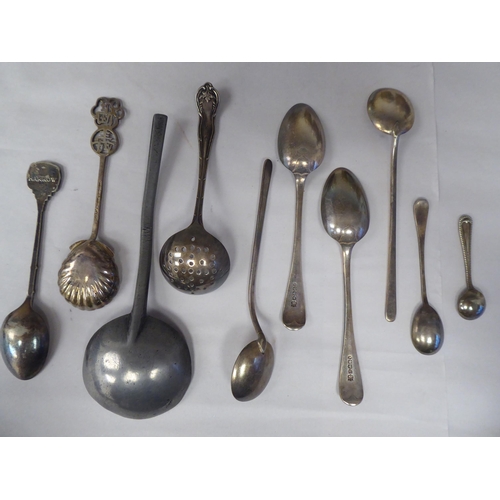 137 - Decorative and domestic metalware: to include a 1925 British Empire Exhibition brass Lipton's Tea ca... 