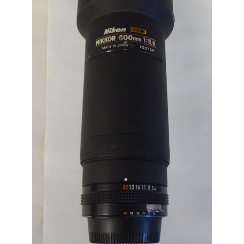 15 - A Nikon Nikkor 800mm 1:5.6 photographic lens, in a padded bag