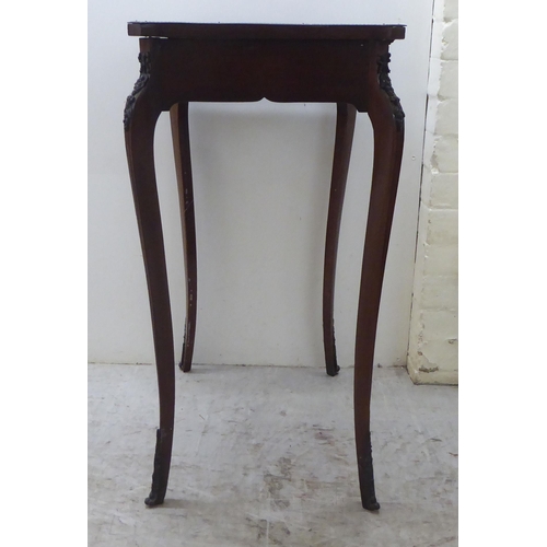 174 - An Edwardian brass inlaid mahogany display table with a glazed hinged lip, raised on cabriole legs&n... 