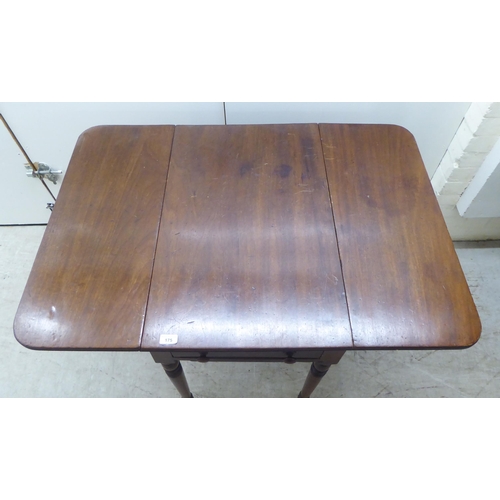 175 - A mid Victorian mahogany Pembroke table, raised on turned, tapered legs  29