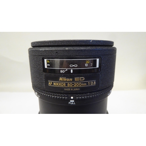 18 - A Nikon AF Nikkor 80-200mm 1:2.8 photographic lens  cased