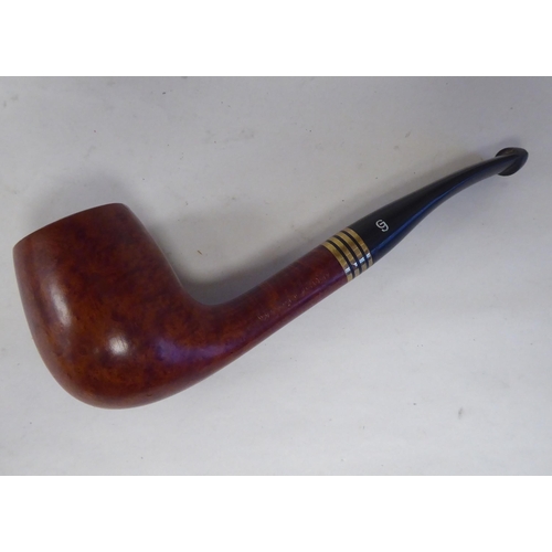 85 - A Georg Jensen briarwood smoker's pipe, in a dedicated pouch