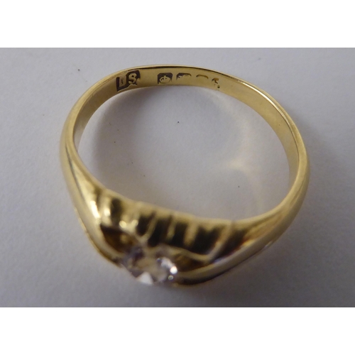 100 - An 18ct gold gentleman's diamond set gypsy ring