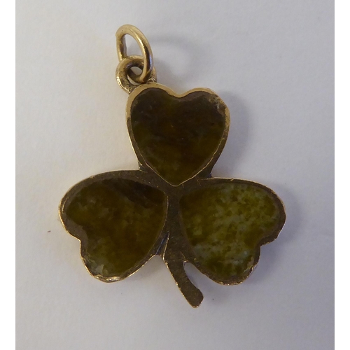 107 - A 9ct gold hardstone set pendant, fashioned as a three leaf clover 