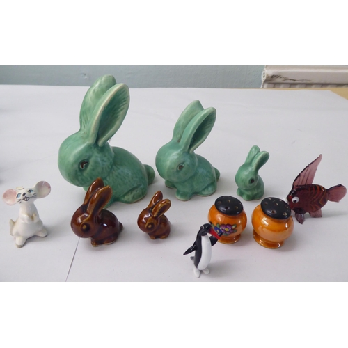 118 - Collectables: to include blown glass ornaments; tourist pottery; and carvings