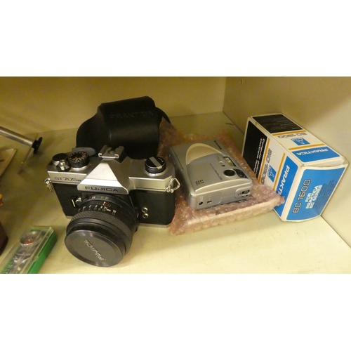 152 - Photography equipment: to include a Fujica ST705W; and a Franka Vario