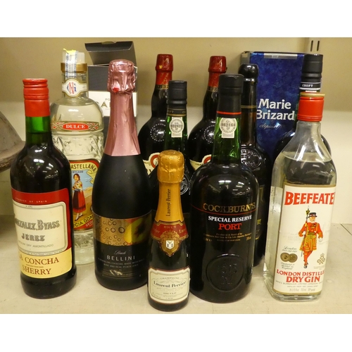 172 - Wines and spirits: to include a bottle of Cockburn's Special Reserve Port