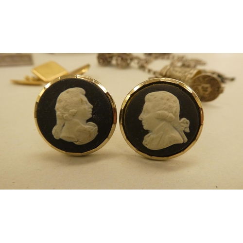 177 - Silver and yellow metal collectables: to include a pair of 9ct gold cufflinks