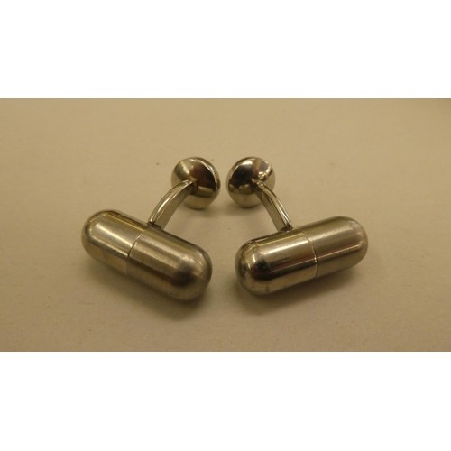 177 - Silver and yellow metal collectables: to include a pair of 9ct gold cufflinks