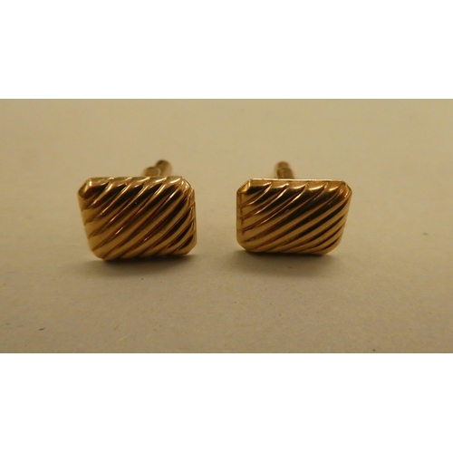 177 - Silver and yellow metal collectables: to include a pair of 9ct gold cufflinks