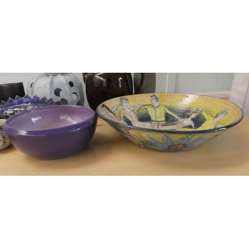 199 - Studio and named pottery: to include a Bretby bowl  11